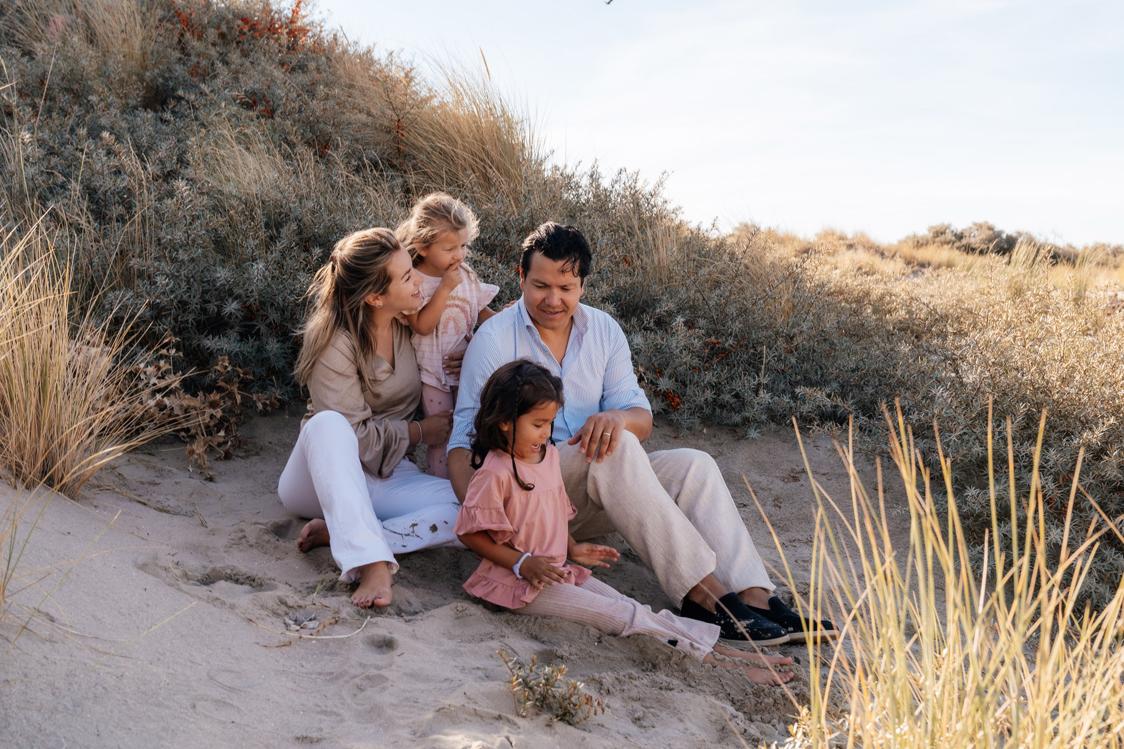 Gezin fotoshoot in de duinen Hoek van Holland