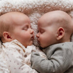 Tweeling babyshoot broer en zus