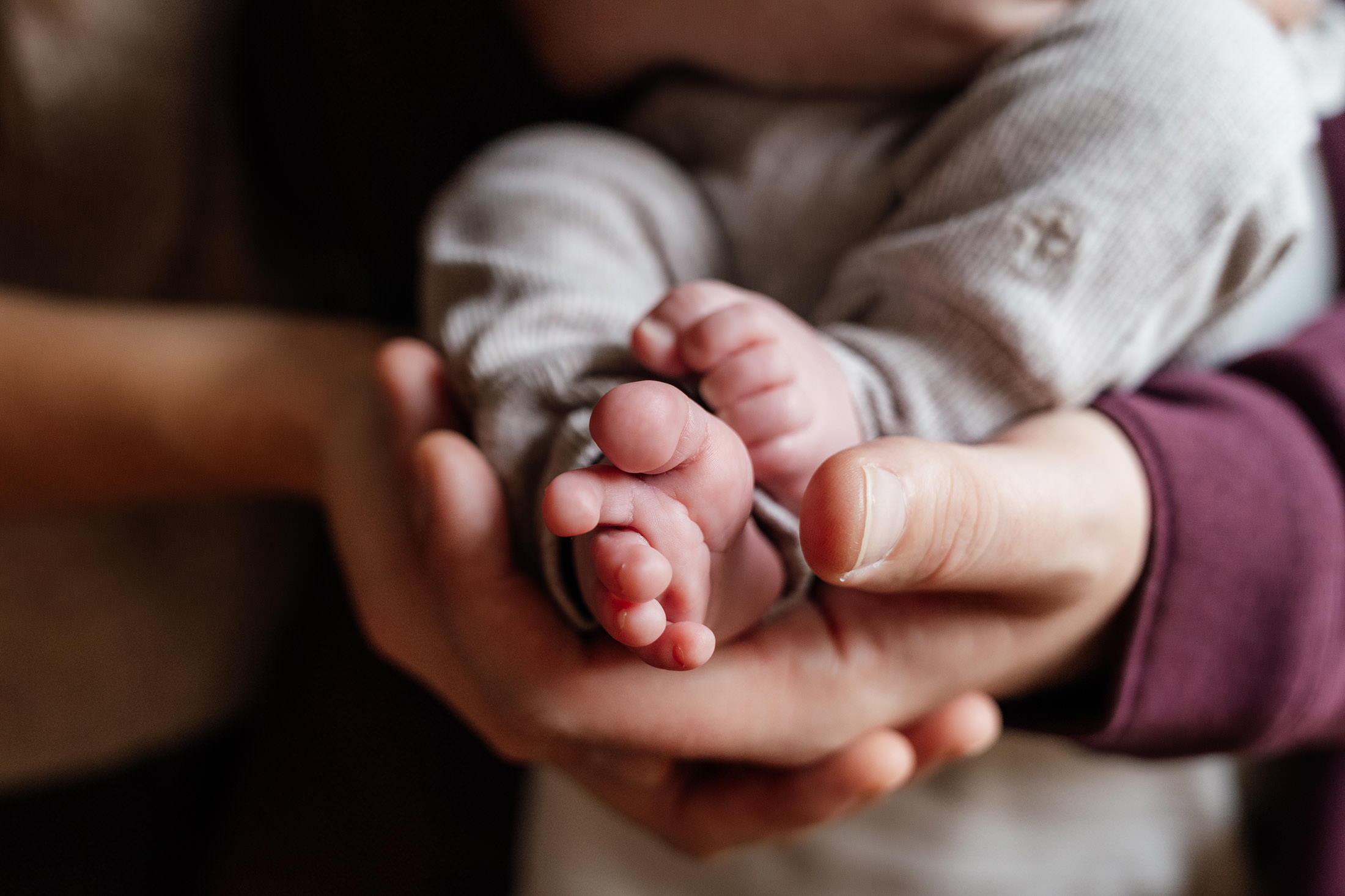 Newbornshoot baby shoot detailfoto van handen en voetjes