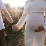 Stel hand in hand zwangerschapsshoot Vlaardingen