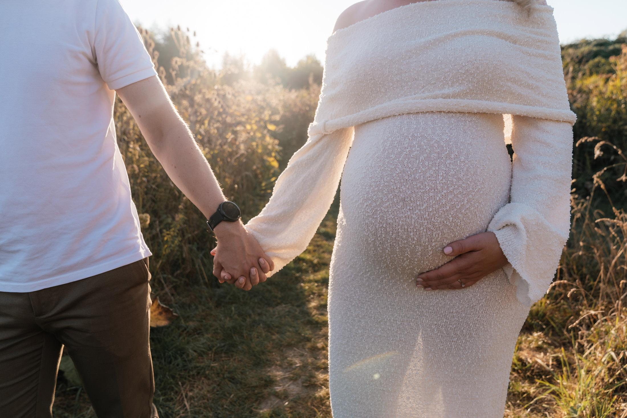 Stel hand in hand zwangerschapsshoot Vlaardingen